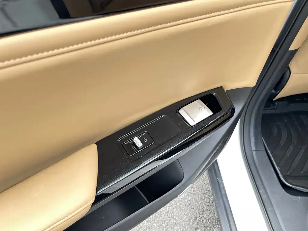 Geely Galaxy Geely Galaxy L6 2023 60km PLUS 2023 - thumbnail 17