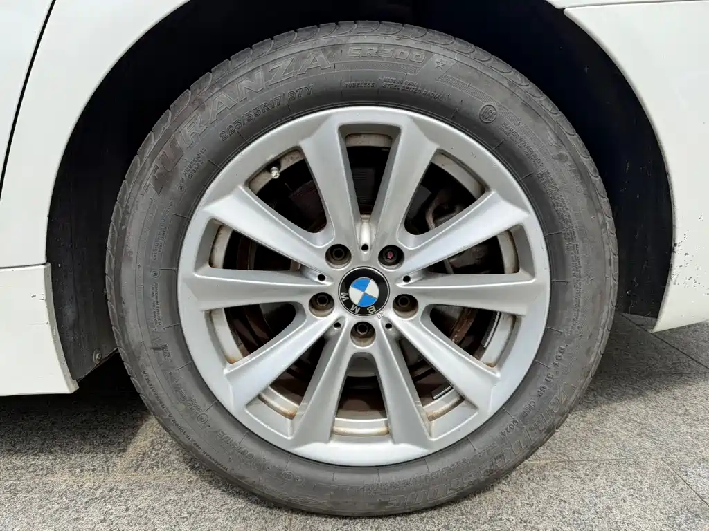 BMW BMW 5 Series 2017 520Li Elegant 2017 - thumbnail 17