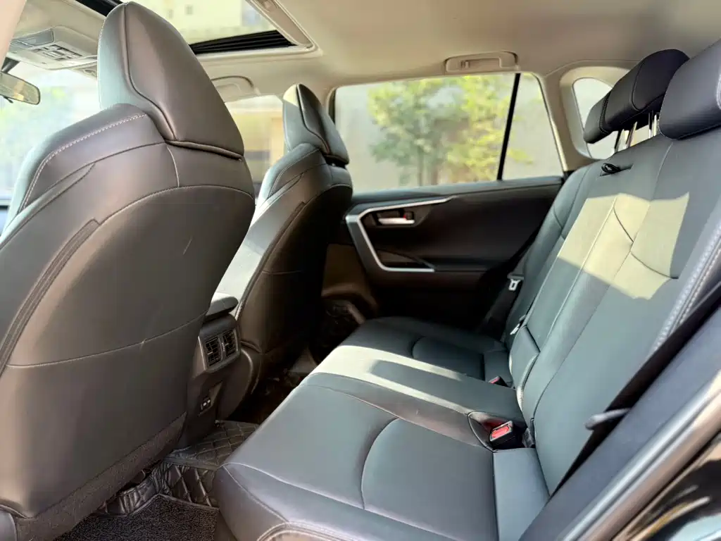 Toyota Venza 2023 Dual Engine 2.5L E-CVT Front-Wheel Drive Urban Edition 2023 - thumbnail 8