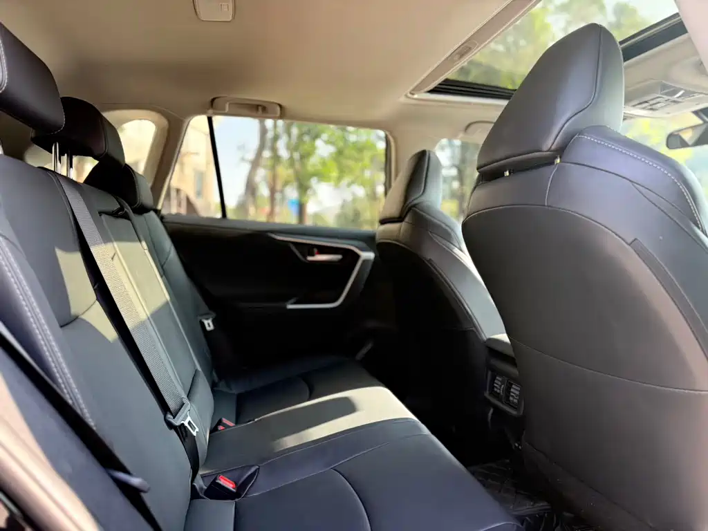Toyota Venza 2023 Dual Engine 2.5L E-CVT Front-Wheel Drive Urban Edition 2023 - thumbnail 13