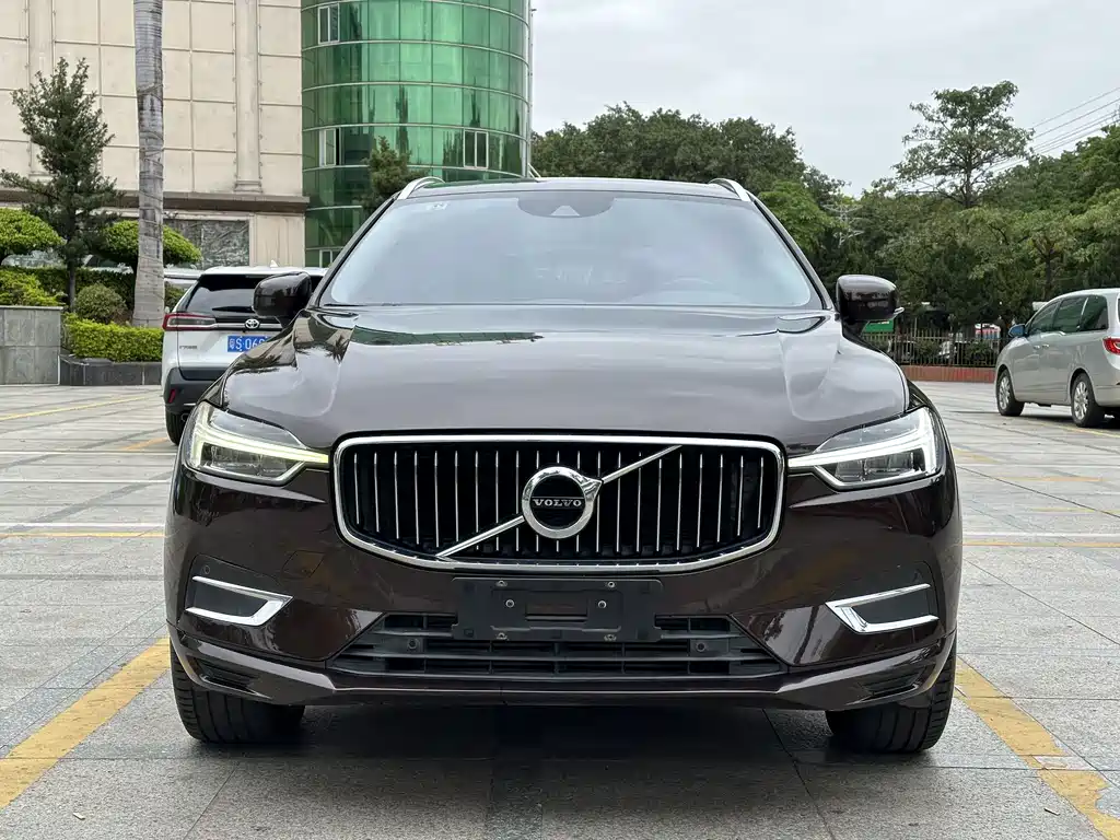 Volvo Volvo XC60 2020 T5 AWD Momentum Luxury Edition 2020 - thumbnail 2