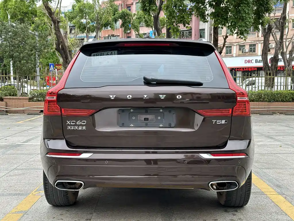 Volvo Volvo XC60 2020 T5 AWD Momentum Luxury Edition 2020 - thumbnail 5