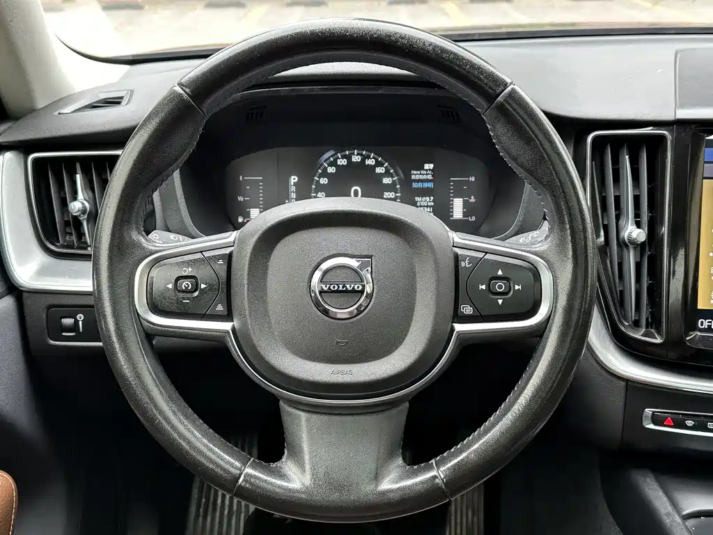 Volvo Volvo XC60 2020 T5 AWD Momentum Luxury Edition 2020 - thumbnail 9