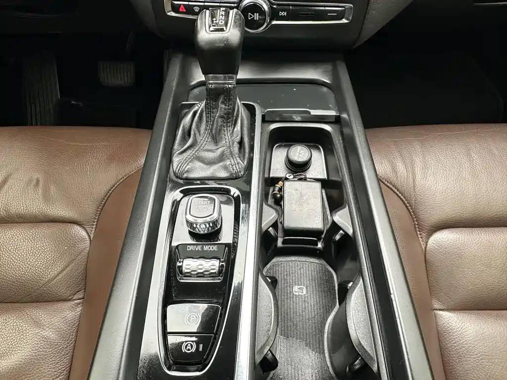 Volvo Volvo XC60 2020 T5 AWD Momentum Luxury Edition 2020 - thumbnail 12