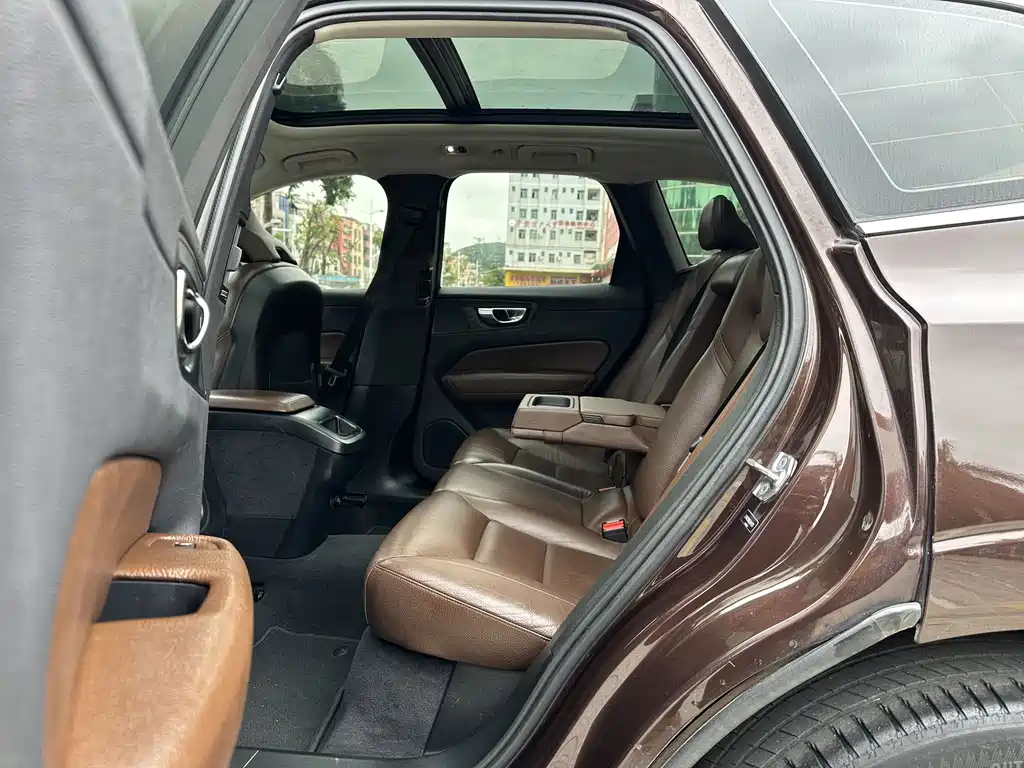 Volvo Volvo XC60 2020 T5 AWD Momentum Luxury Edition 2020 - thumbnail 14