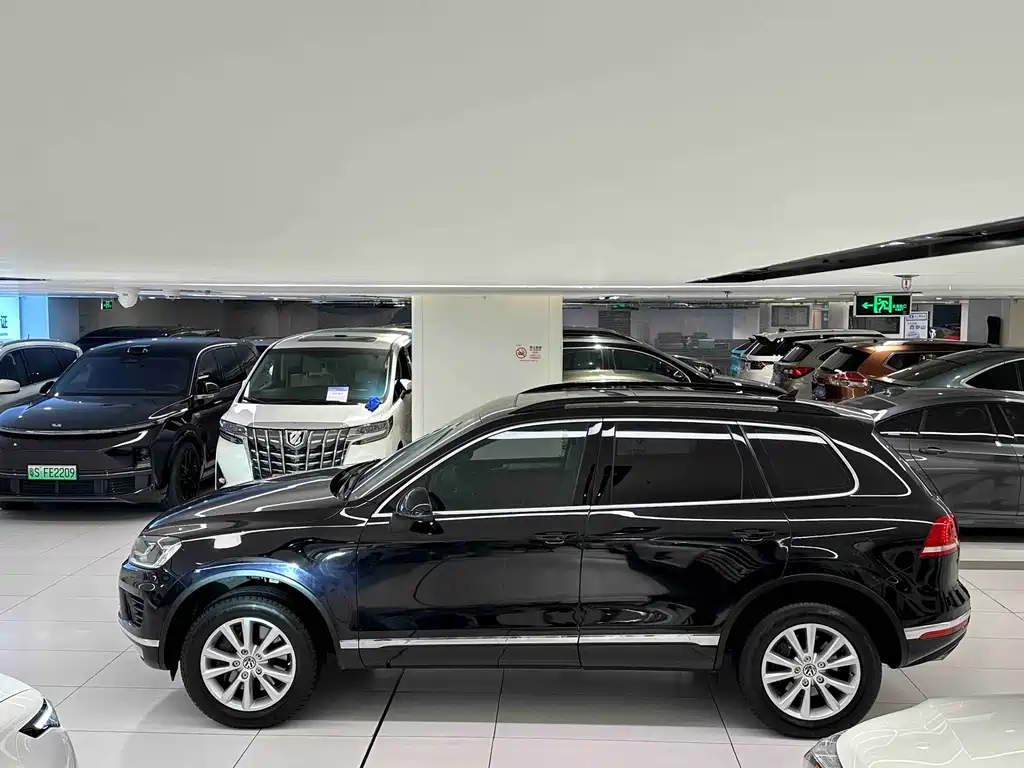 Volkswagen Volkswagen Touareg 2016 3.0TSI Standard Model 2016 - thumbnail 4