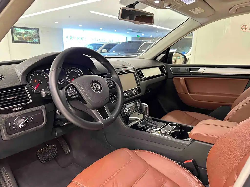 Volkswagen Volkswagen Touareg 2016 3.0TSI Standard Model 2016 - thumbnail 10