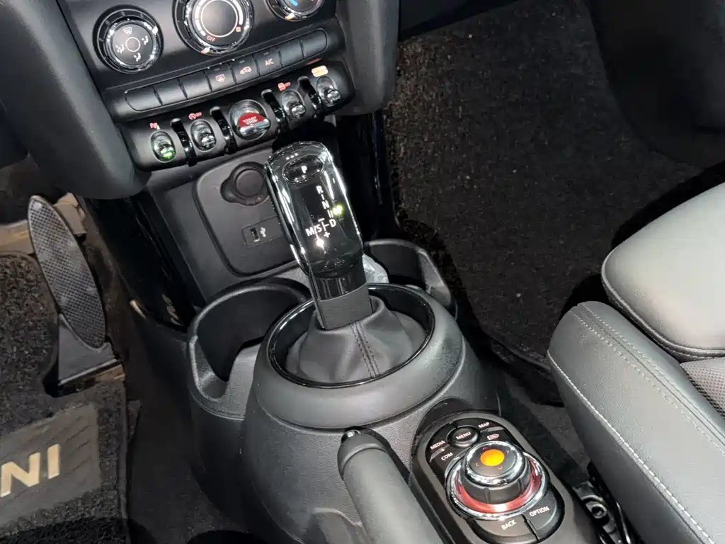 MINI MINI 2021 1.5T COOPER Classic 2021 - thumbnail 14