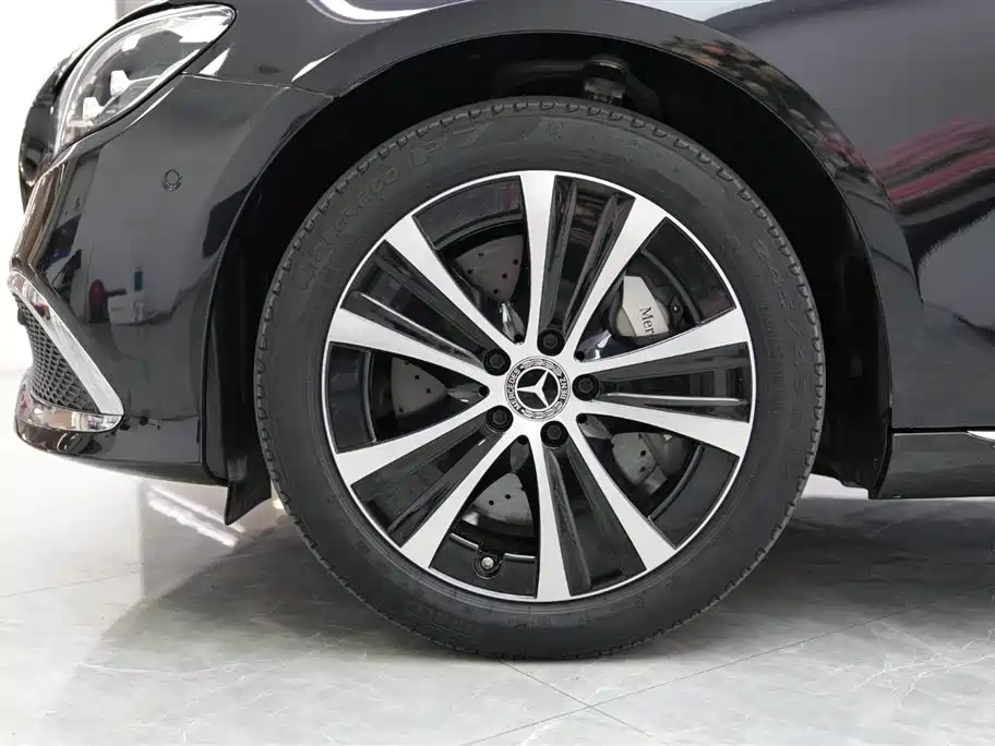 Mercedes-Benz Mercedes-Benz E-Class 2022 Facelift E 350 e L Plug-in Hybrid Sedan 2022 - thumbnail 4