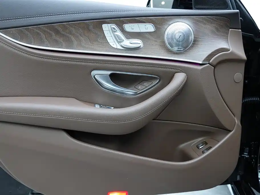Mercedes-Benz Mercedes-Benz E-Class 2022 Facelift E 350 e L Plug-in Hybrid Sedan 2022 - thumbnail 5