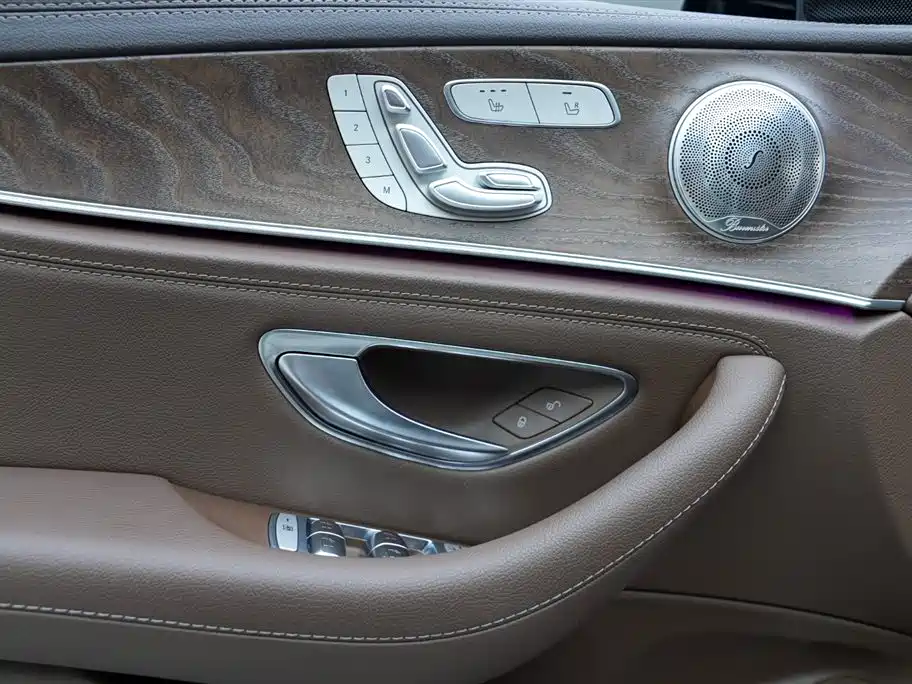 Mercedes-Benz Mercedes-Benz E-Class 2022 Facelift E 350 e L Plug-in Hybrid Sedan 2022 - thumbnail 6