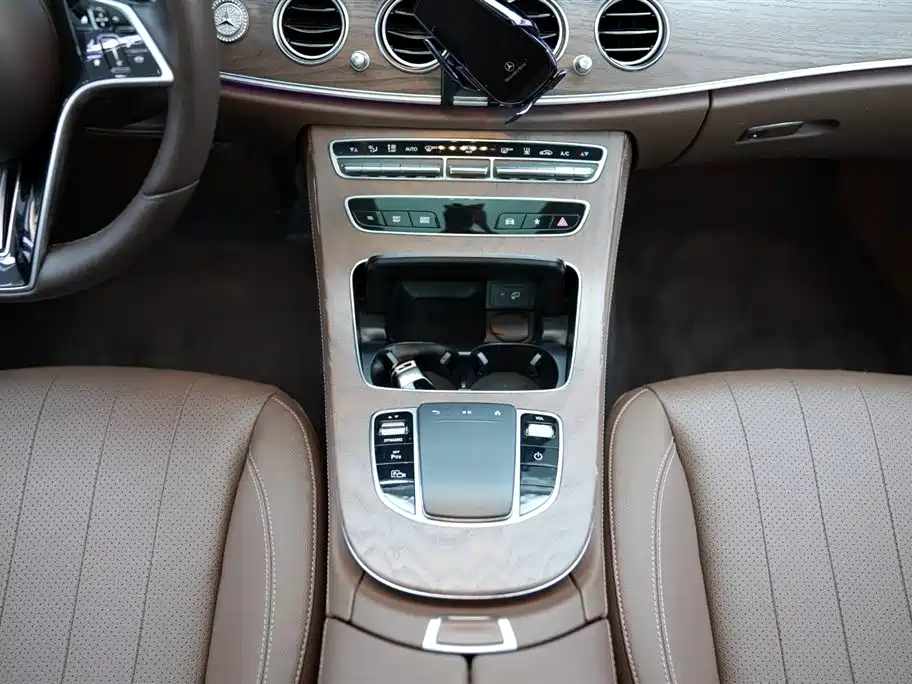 Mercedes-Benz Mercedes-Benz E-Class 2022 Facelift E 350 e L Plug-in Hybrid Sedan 2022 - thumbnail 12