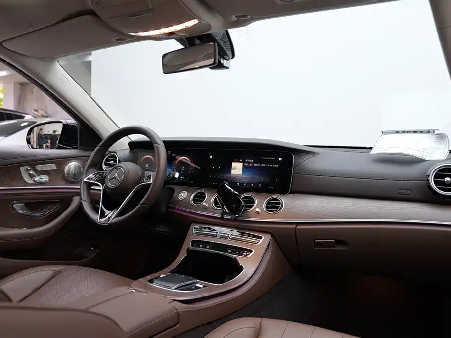 Mercedes-Benz Mercedes-Benz E-Class 2022 Facelift E 350 e L Plug-in Hybrid Sedan 2022 - thumbnail 15