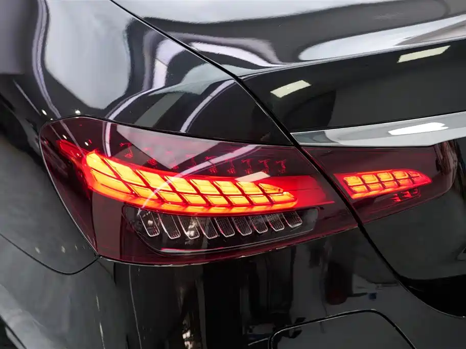 Mercedes-Benz Mercedes-Benz E-Class 2022 Facelift E 350 e L Plug-in Hybrid Sedan 2022 - thumbnail 19