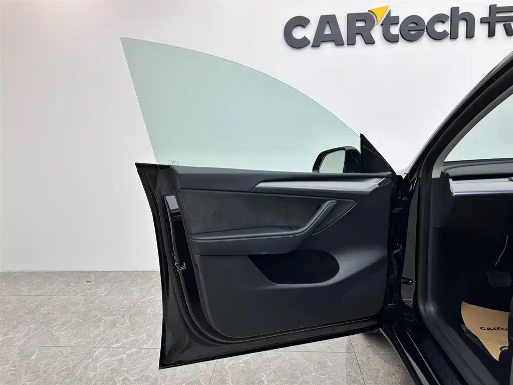 Tesla Model Y 2023 Rear-Wheel Drive 2024 - thumbnail 16
