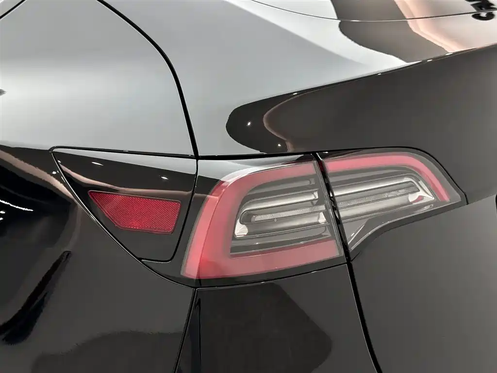 Tesla Model Y 2023 Rear-Wheel Drive 2024 - thumbnail 21