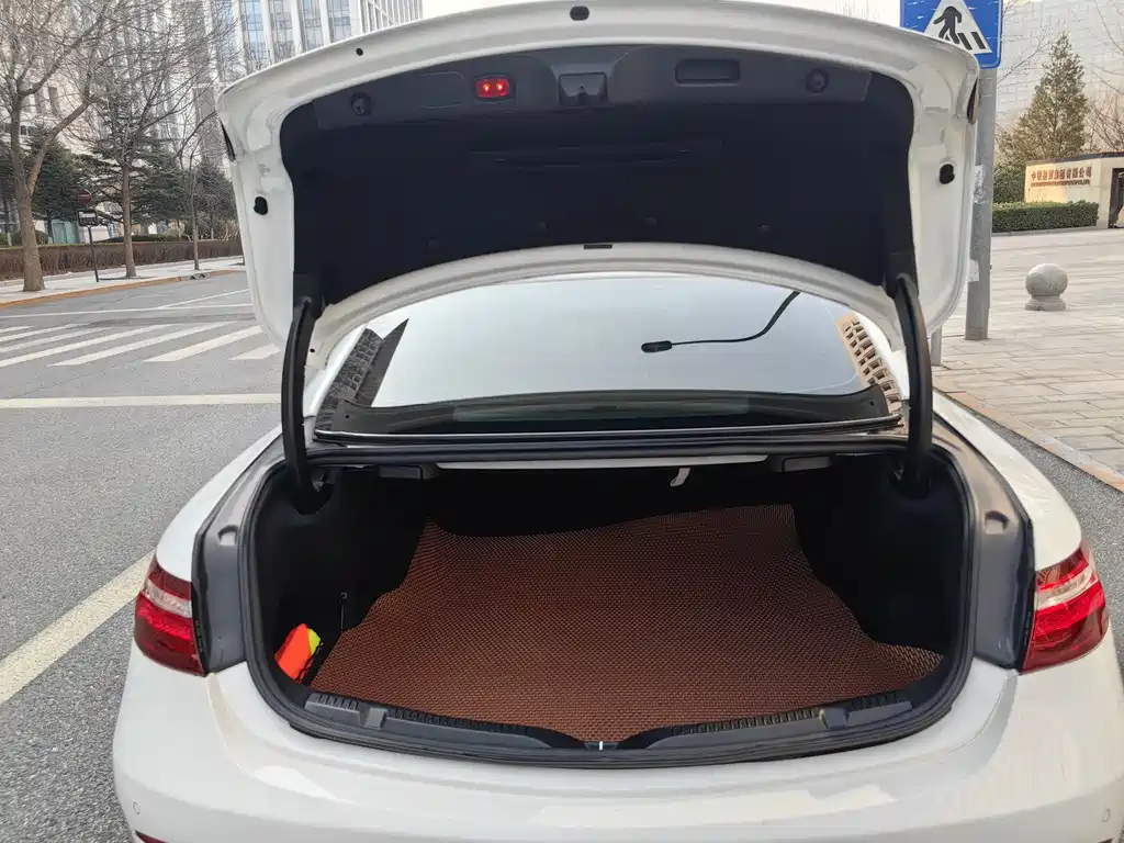 Mercedes-Benz Mercedes-Benz E-Class Coupe 2019 E 200 4MATIC 2019 - thumbnail 13
