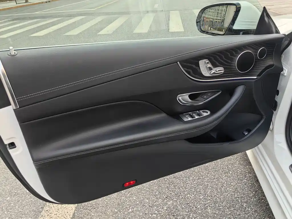 Mercedes-Benz Mercedes-Benz E-Class Coupe 2019 E 200 4MATIC 2019 - thumbnail 17