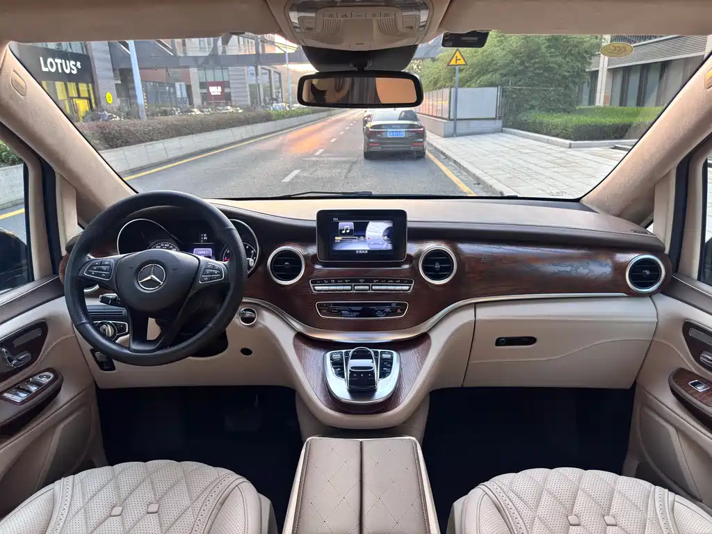 Mercedes-Benz Mercedes-Benz V-Class (Imported) 2019 Model V 250 Long Wheelbase Middle East Version 2019 - thumbnail 8