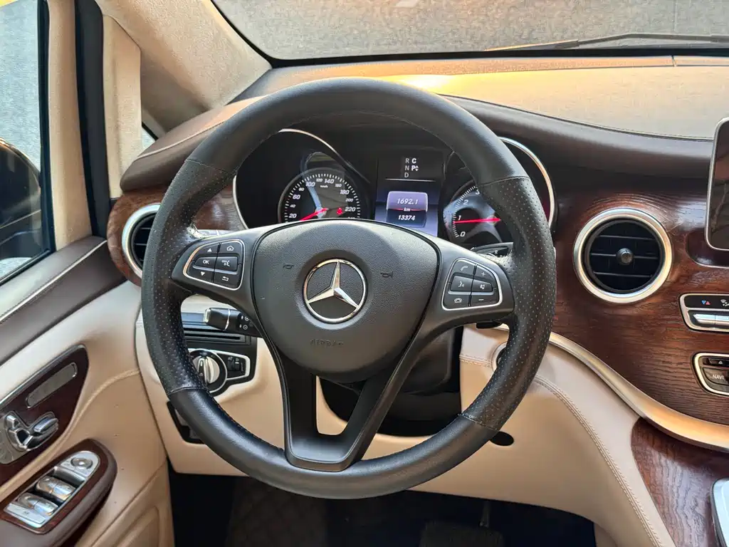 Mercedes-Benz Mercedes-Benz V-Class (Imported) 2019 Model V 250 Long Wheelbase Middle East Version 2019 - thumbnail 9