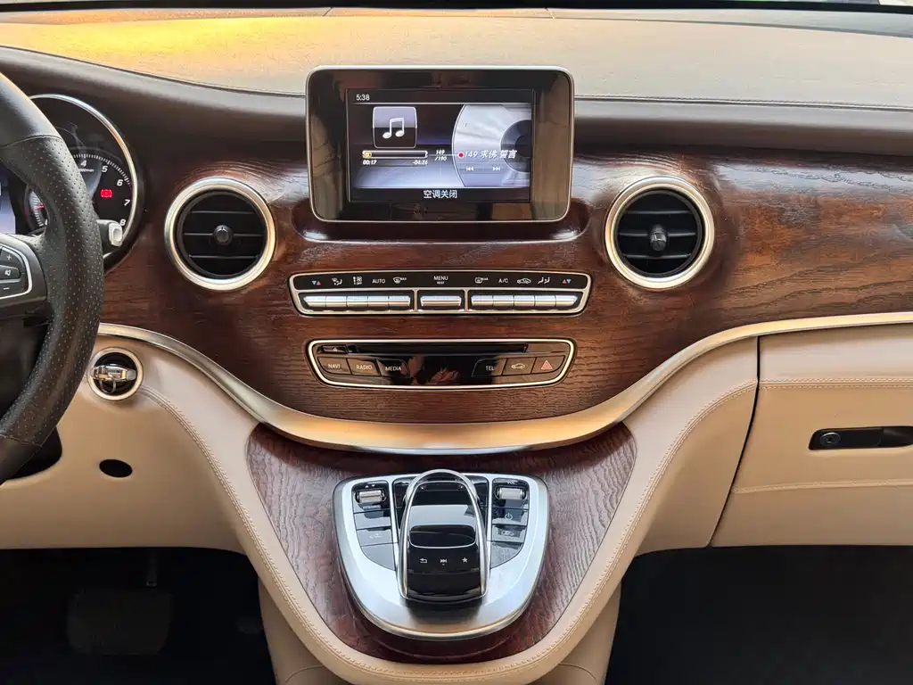 Mercedes-Benz Mercedes-Benz V-Class (Imported) 2019 Model V 250 Long Wheelbase Middle East Version 2019 - thumbnail 10