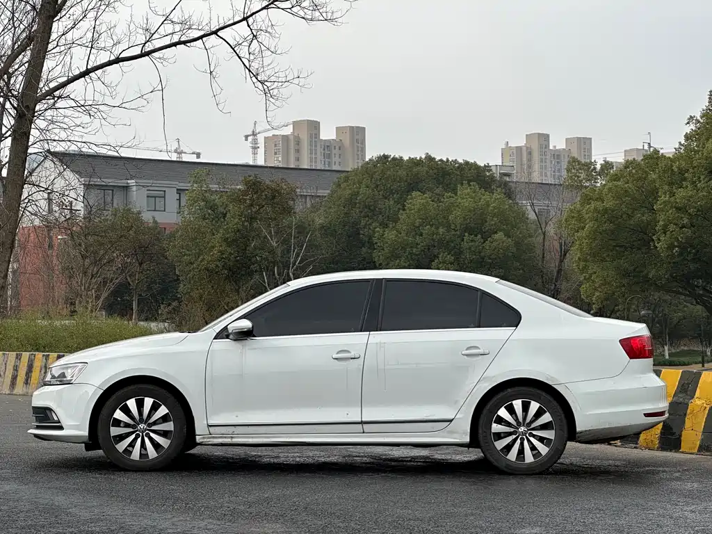 Volkswagen Volkswagen Sagitar 2018 1.6L Automatic Comfort Edition 2018 - thumbnail 4