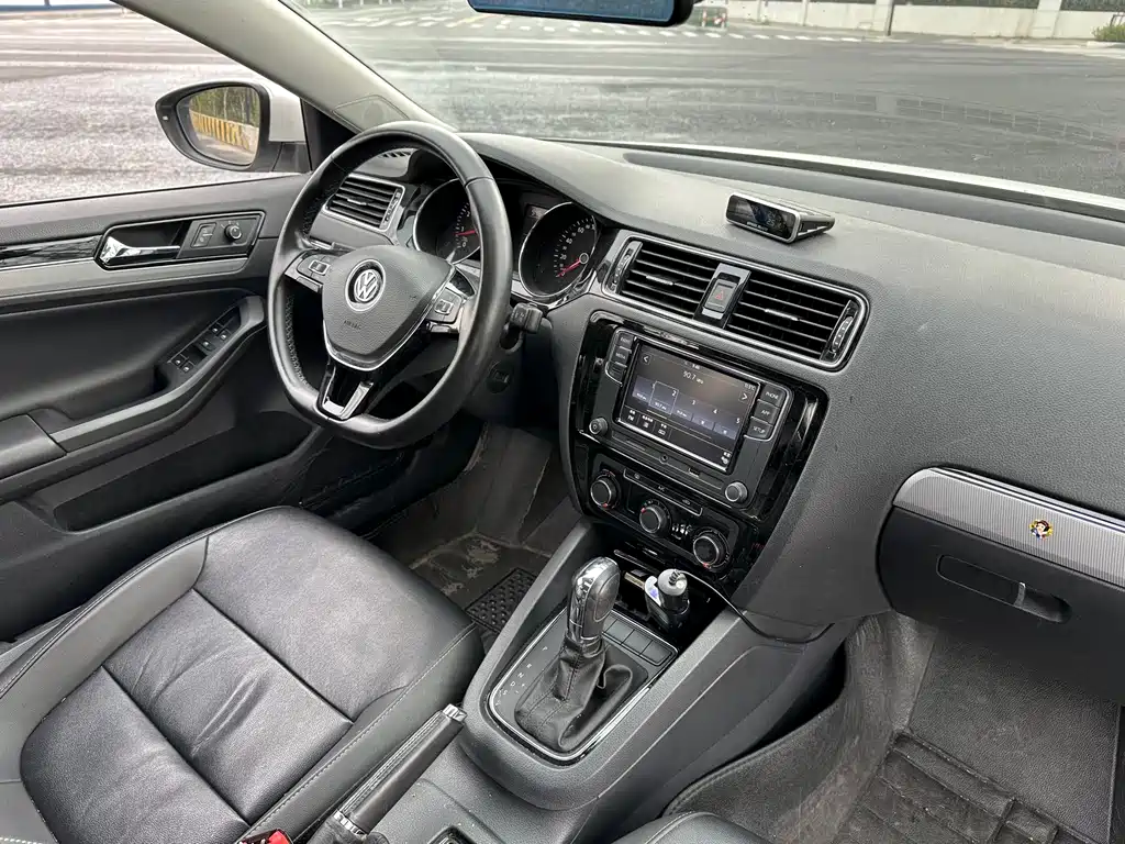 Volkswagen Volkswagen Sagitar 2018 1.6L Automatic Comfort Edition 2018 - thumbnail 11
