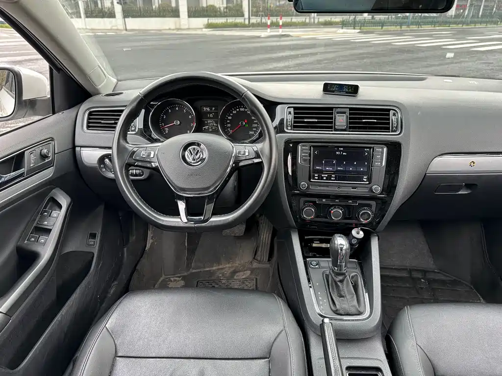 Volkswagen Volkswagen Sagitar 2018 1.6L Automatic Comfort Edition 2018 - thumbnail 15