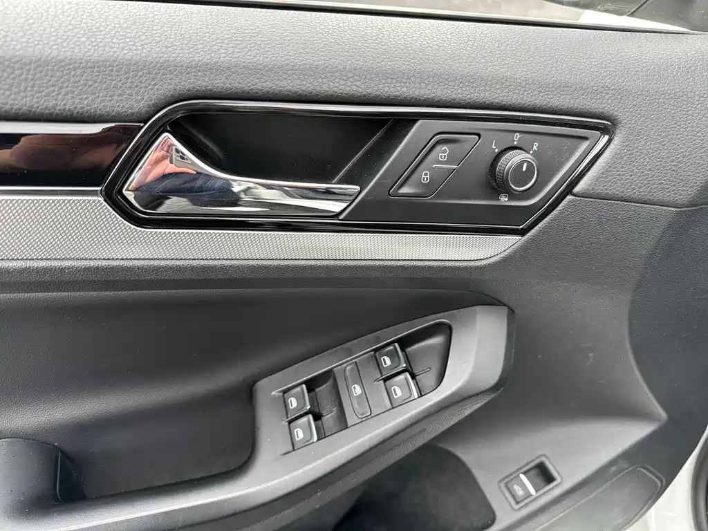 Volkswagen Volkswagen Sagitar 2018 1.6L Automatic Comfort Edition 2018 - thumbnail 17