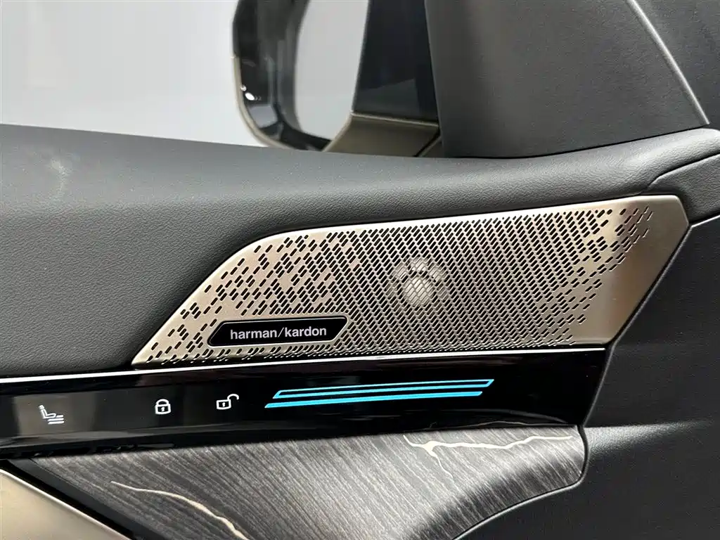 BMW BMW 5 Series 2024 525Li M Sport Package 2024 - thumbnail 15