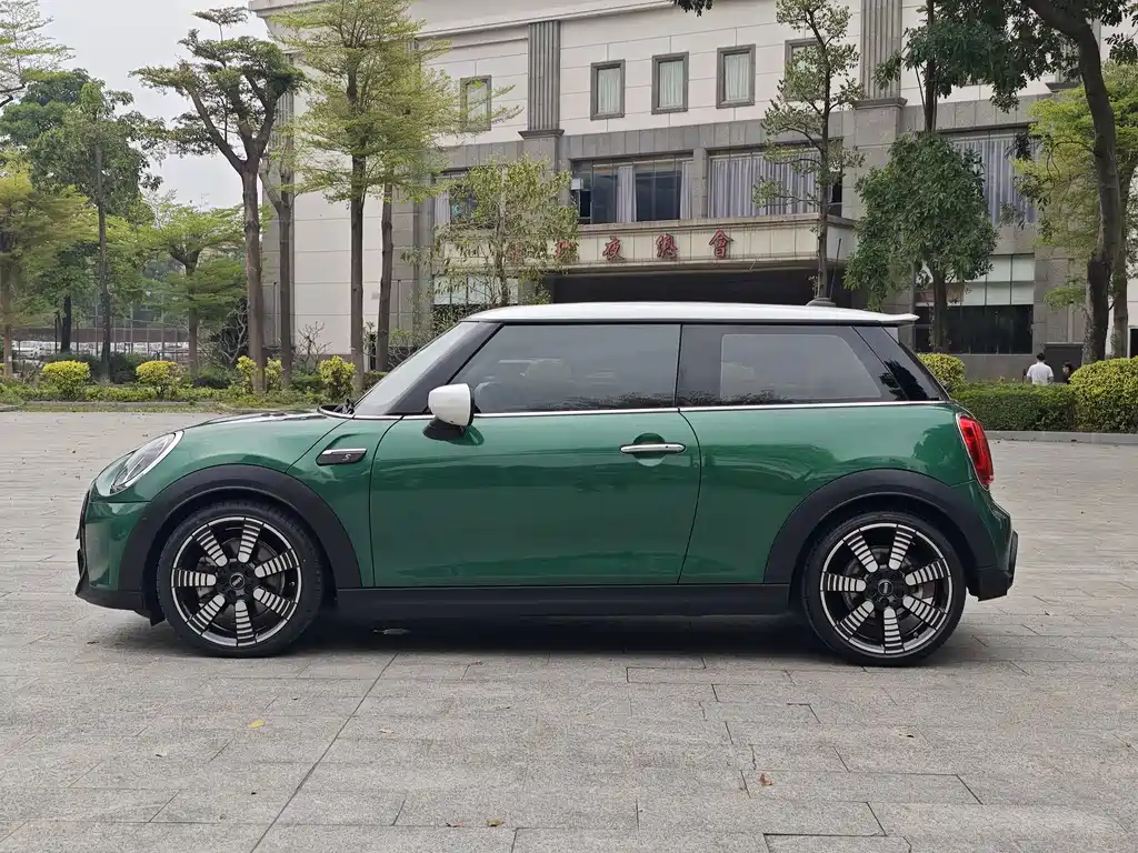 MINI MINI 2022 2.0T COOPER S Artist 2021 - thumbnail 4