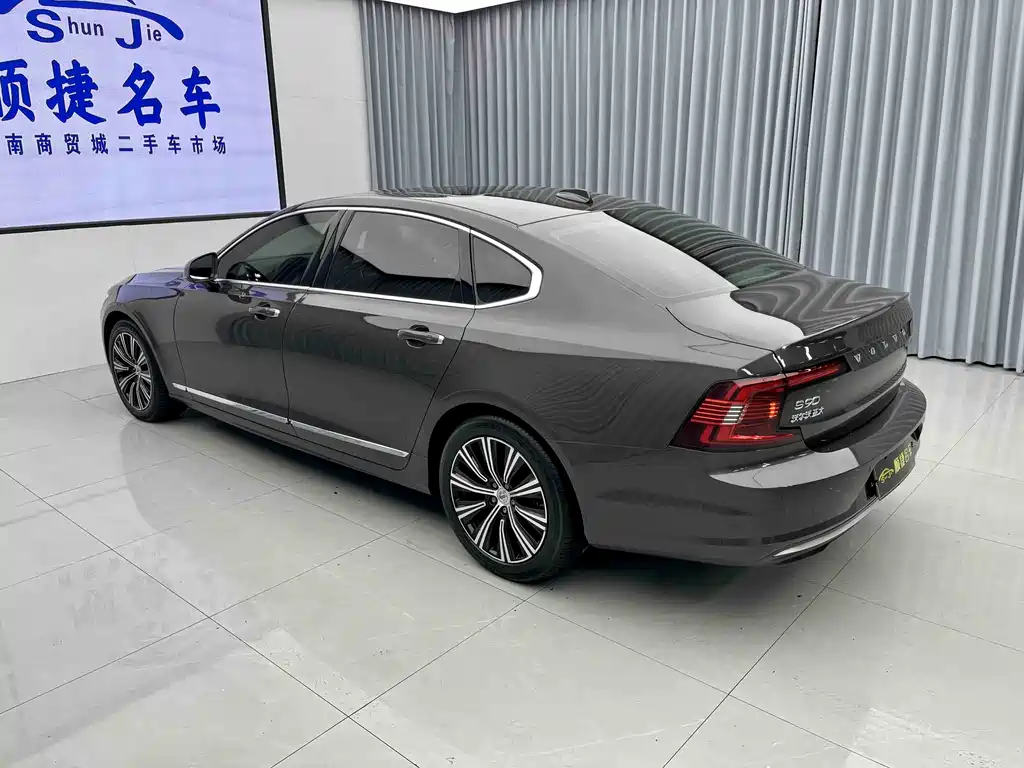 Volvo Volvo S90 2021 B5 Momentum Luxury Edition 2020 - thumbnail 17