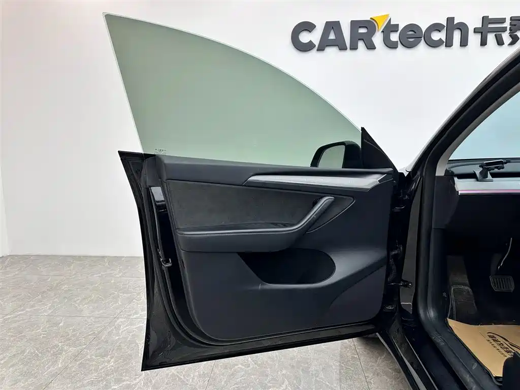 Tesla Model Y 2023 Rear-Wheel Drive 2024 - thumbnail 10