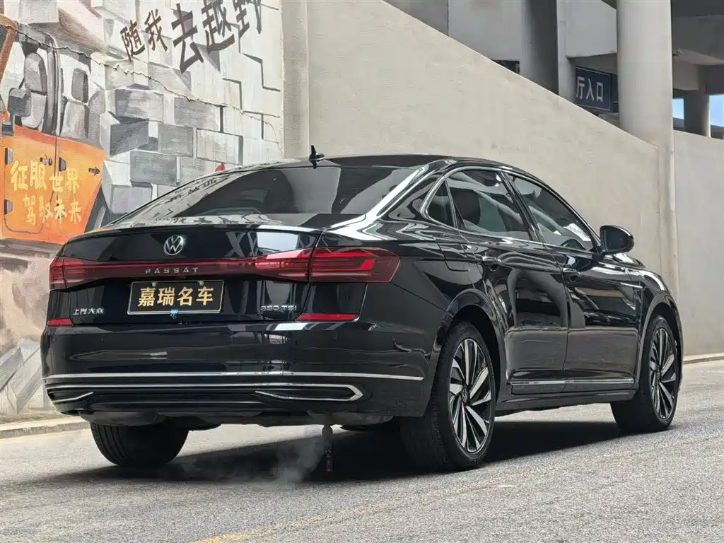 Volkswagen Volkswagen Passat 2023 Model Year Facelift 380TSI Luxury Edition 2023 - thumbnail 5