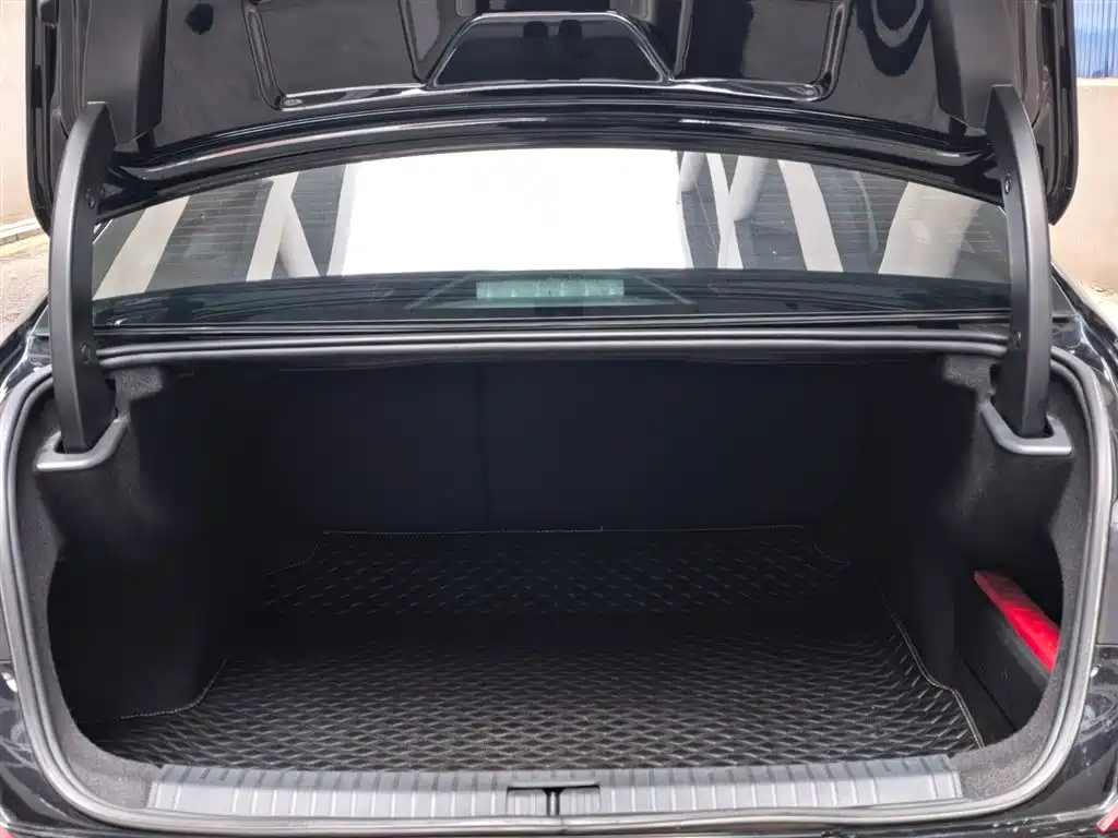 Volkswagen Volkswagen Passat 2023 Model Year Facelift 380TSI Luxury Edition 2023 - thumbnail 11