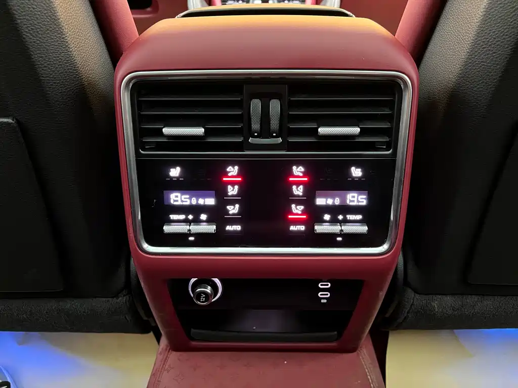 Porsche Porsche Cayenne 2023 3.0T Platinum Edition 2024 - thumbnail 30
