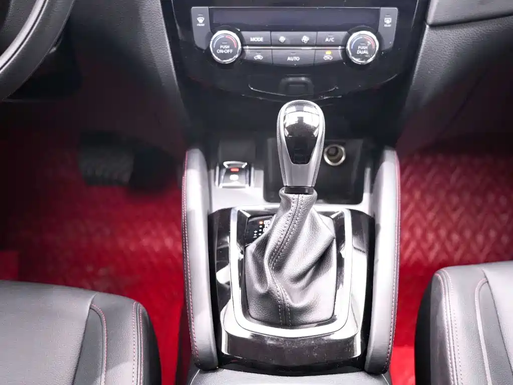 Nissan Nissan Qashqai 2022 2.0L CVT XV Premium Edition 2022 - thumbnail 25