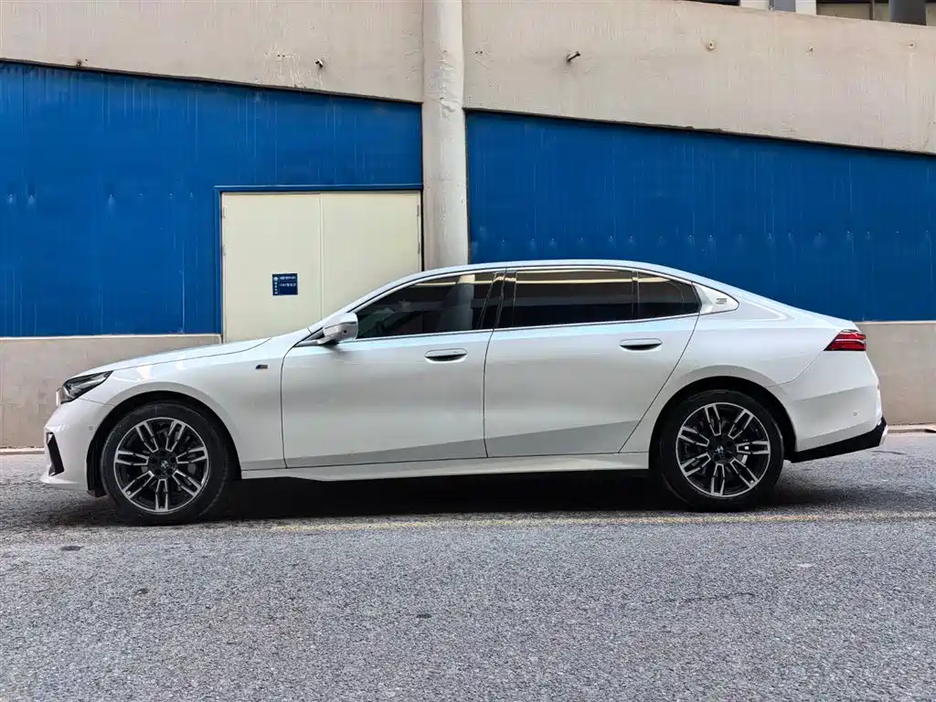 BMW BMW 5 Series 2025 530Li xDrive M Sport Package 2025 - thumbnail 3