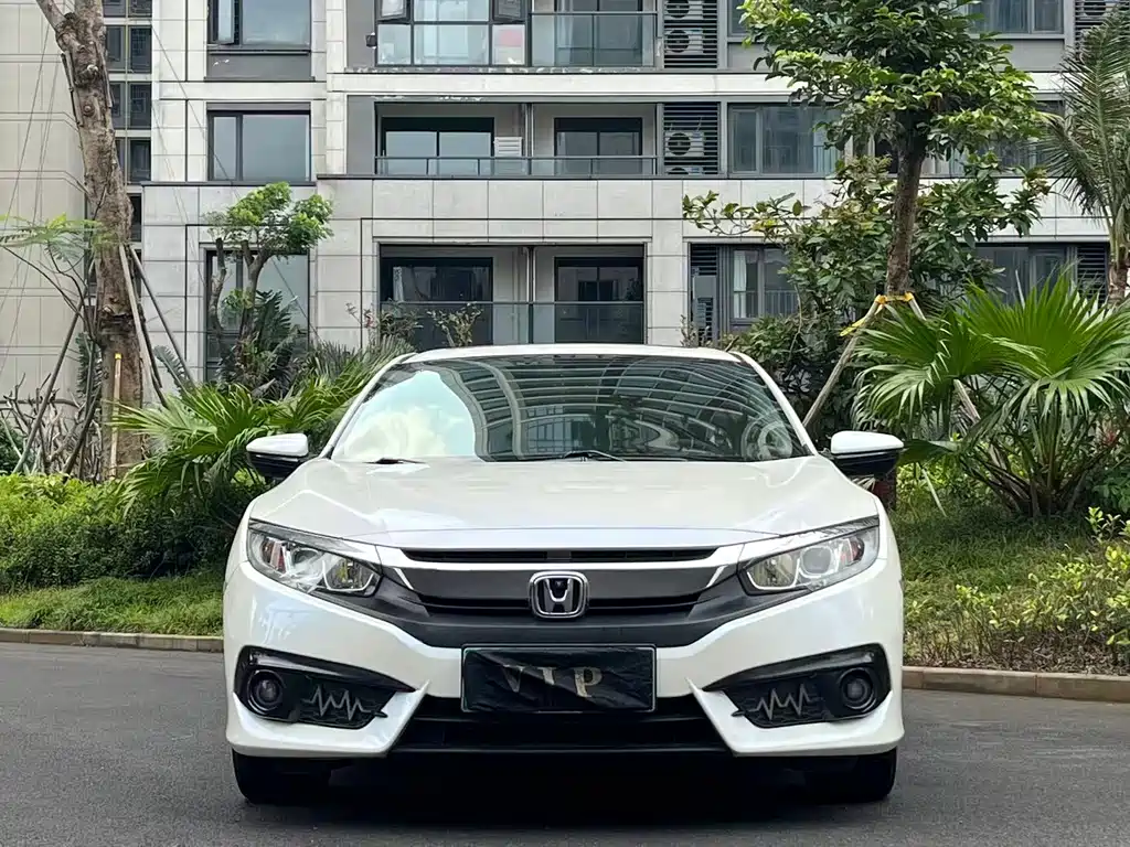 Honda Honda Civic 2016 220TURBO CVT Luxury Edition 2017 - thumbnail 2