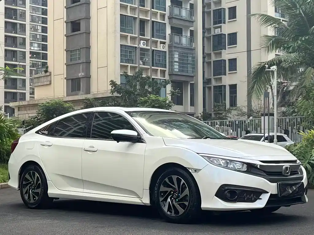 Honda Honda Civic 2016 220TURBO CVT Luxury Edition 2017 - thumbnail 3