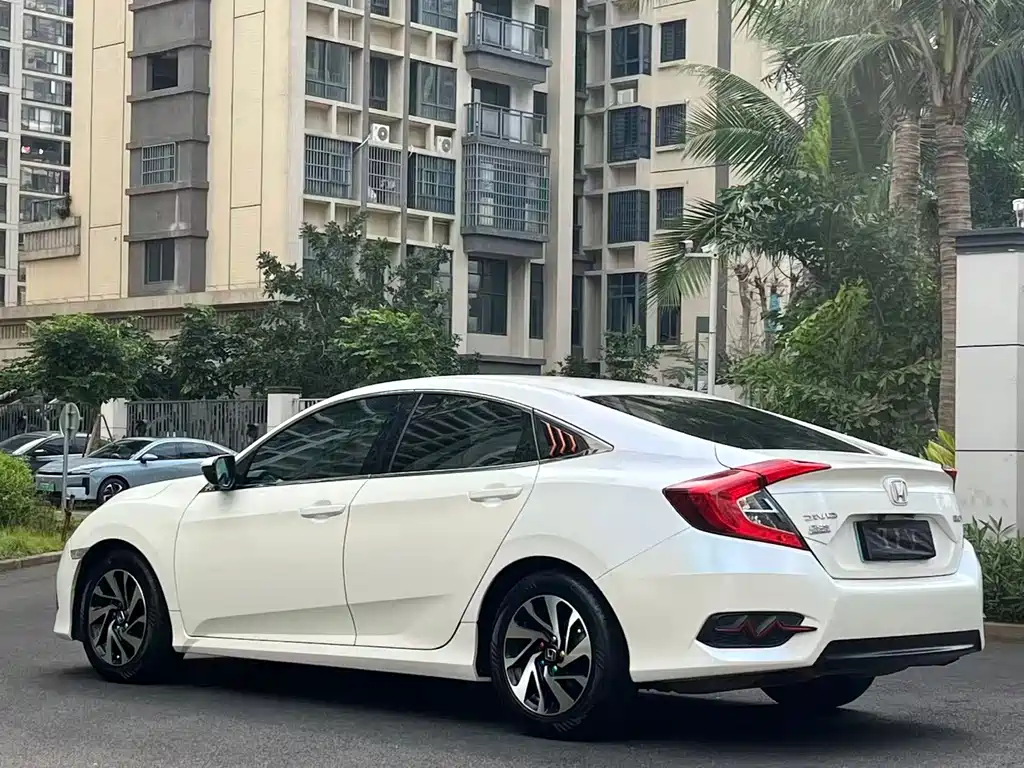 Honda Honda Civic 2016 220TURBO CVT Luxury Edition 2017 - thumbnail 7