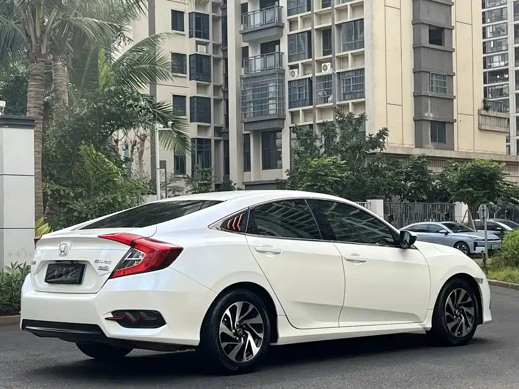 Honda Honda Civic 2016 220TURBO CVT Luxury Edition 2017 - thumbnail 18