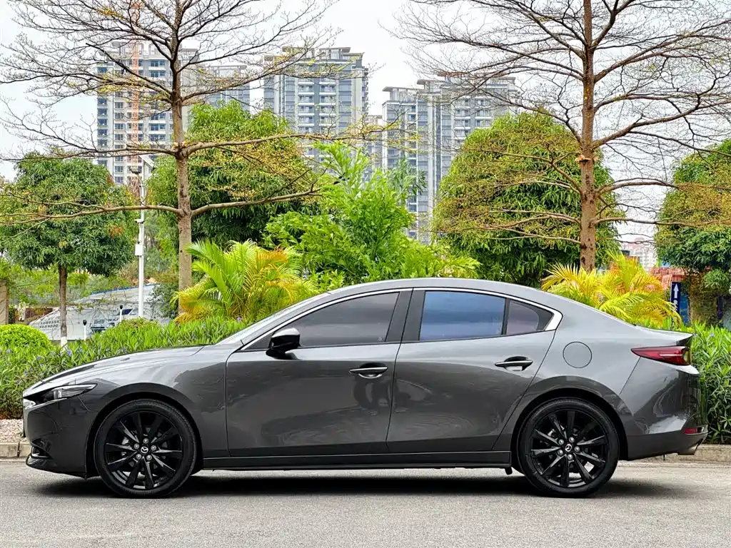 Mazda Mazda 3 Axela 2022 2.0L Automatic Black Edition 2023 - thumbnail 5