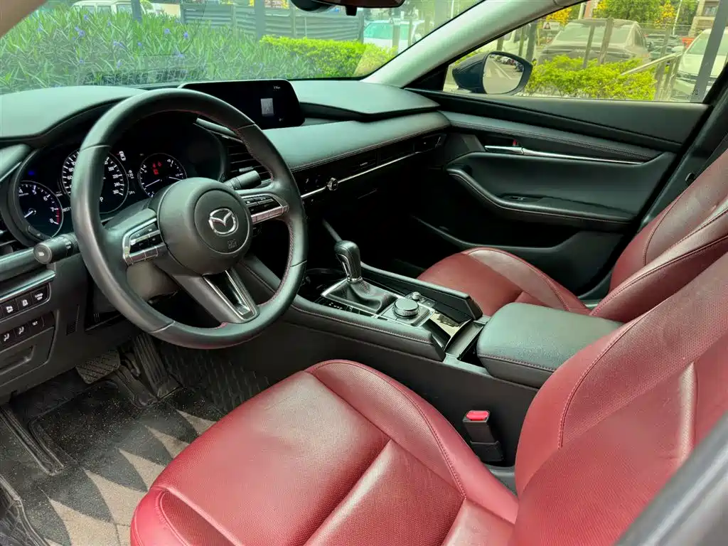 Mazda Mazda 3 Axela 2022 2.0L Automatic Black Edition 2023 - thumbnail 10