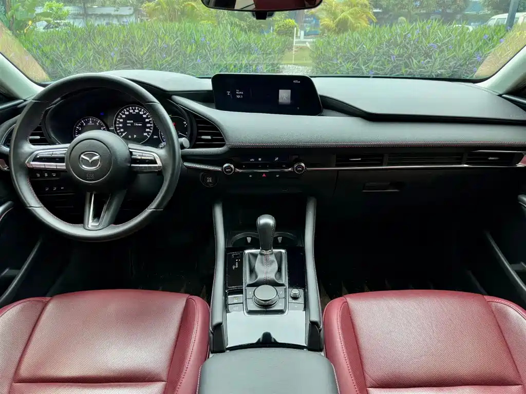 Mazda Mazda 3 Axela 2022 2.0L Automatic Black Edition 2023 - thumbnail 11