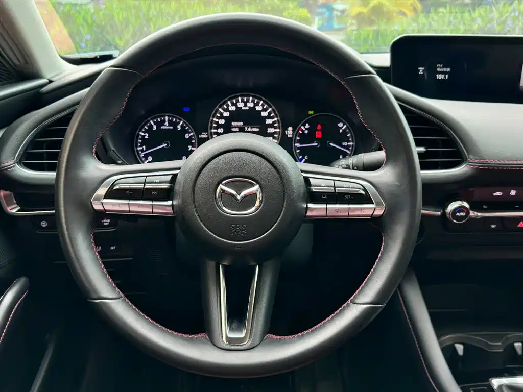 Mazda Mazda 3 Axela 2022 2.0L Automatic Black Edition 2023 - thumbnail 20