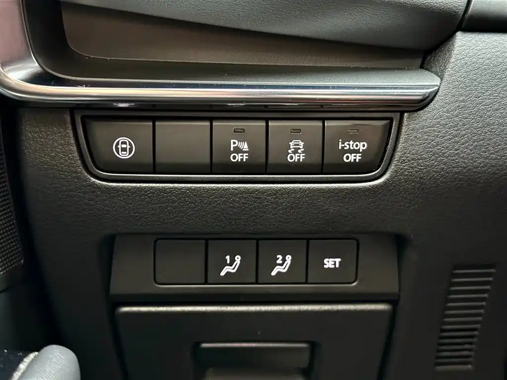 Mazda Mazda 3 Axela 2022 2.0L Automatic Black Edition 2023 - thumbnail 27