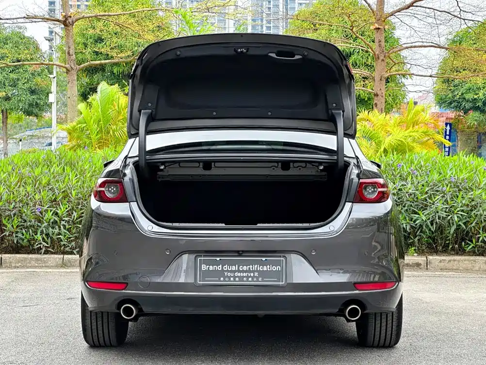 Mazda Mazda 3 Axela 2022 2.0L Automatic Black Edition 2023 - thumbnail 28