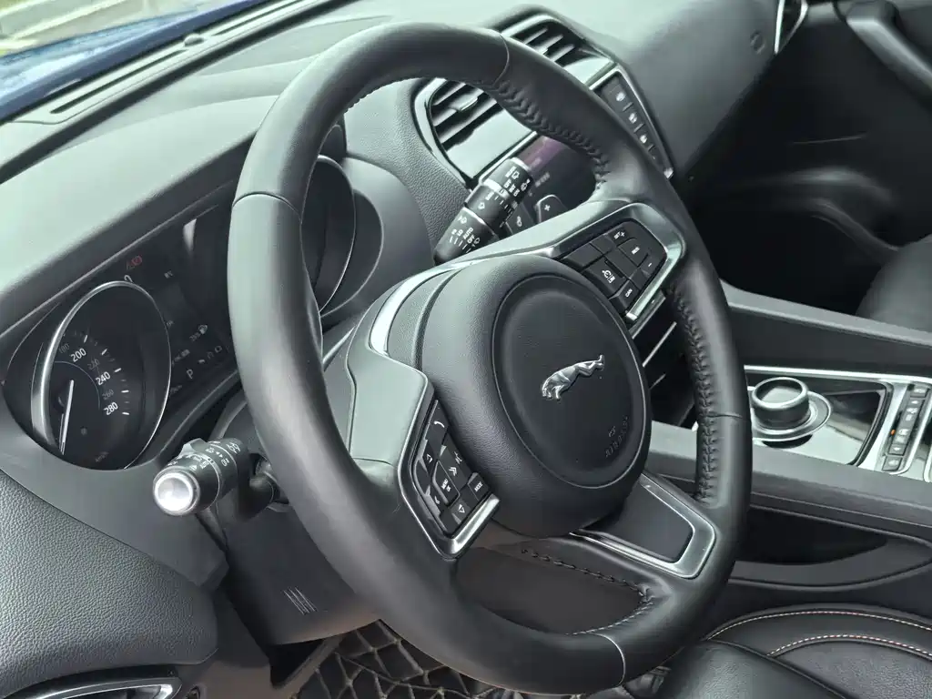 Jaguar Jaguar F-PACE 2018 2.0T AWD Urban Premium Edition 2018 - thumbnail 6