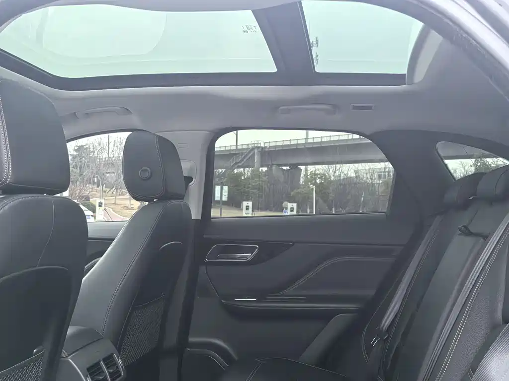 Jaguar Jaguar F-PACE 2018 2.0T AWD Urban Premium Edition 2018 - thumbnail 13